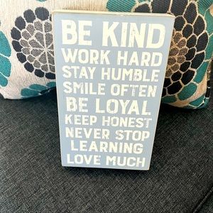 BE KIND SIGN! $8 cute for shelve or hang!